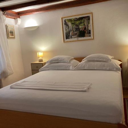Guesthouse Vicelic 1 ดูบรอฟนิก ภายนอก รูปภาพ